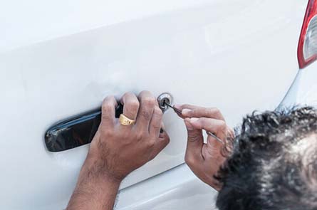 Advanced car locksmith solutions